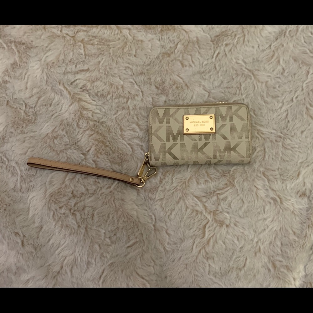 Michael Kors wristlet